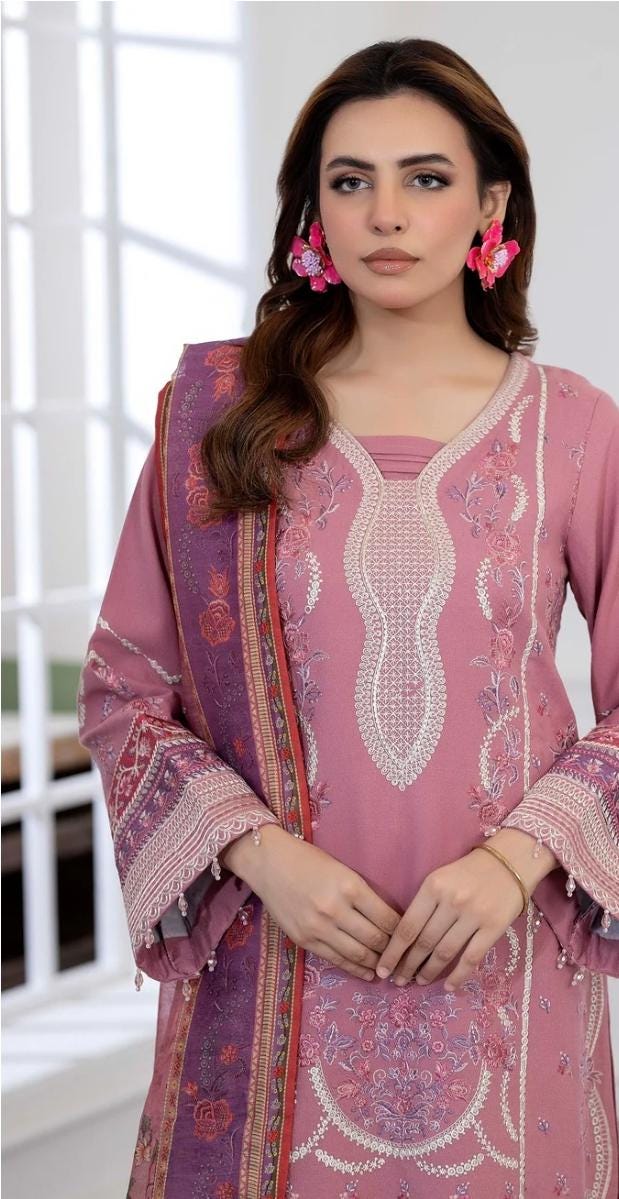 Dhanak Luxury Salwar Kameez: Pakistani Wedding Guest Outfit