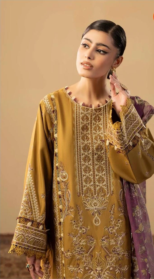 Linen Luxury Salwar Kameez: Pakistani Wedding Guest Outfit