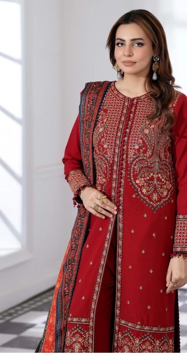Dhanak Luxury Salwar Kameez: Pakistani Wedding Guest Outfit