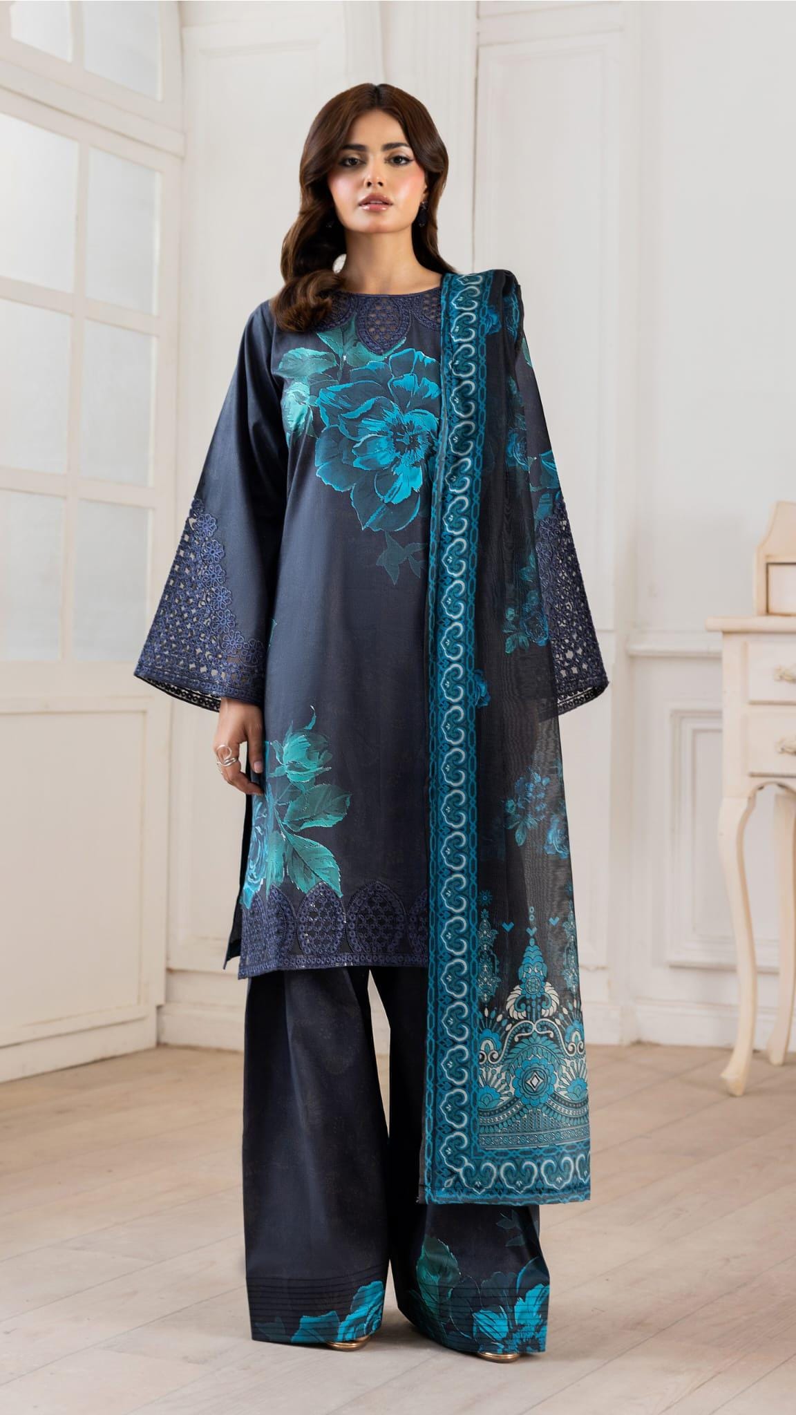 Embroidered Pakistani Salwar Kameez: Digital Print Lawn Suit