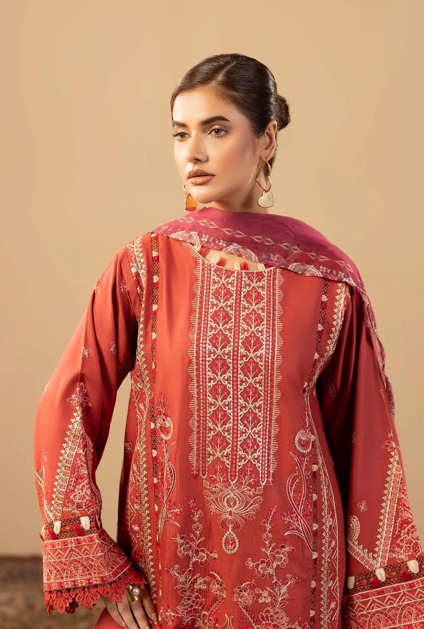 Linen Luxury Salwar Kameez: Pakistani Wedding Guest Outfit