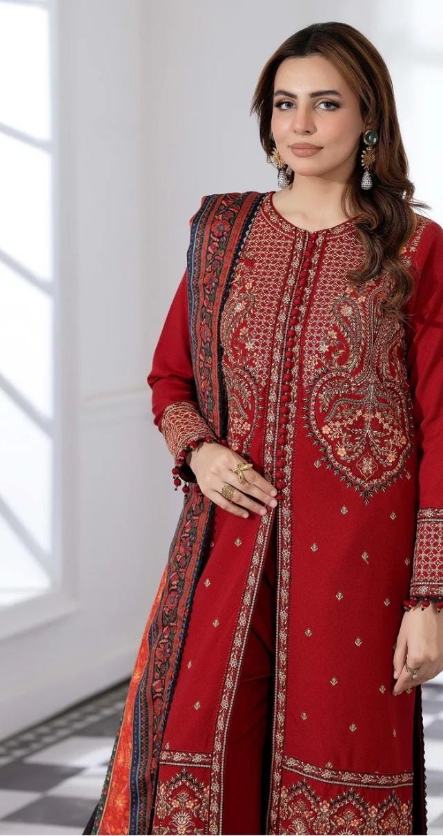 Dhanak Luxury Salwar Kameez: Pakistani Wedding Guest Outfit
