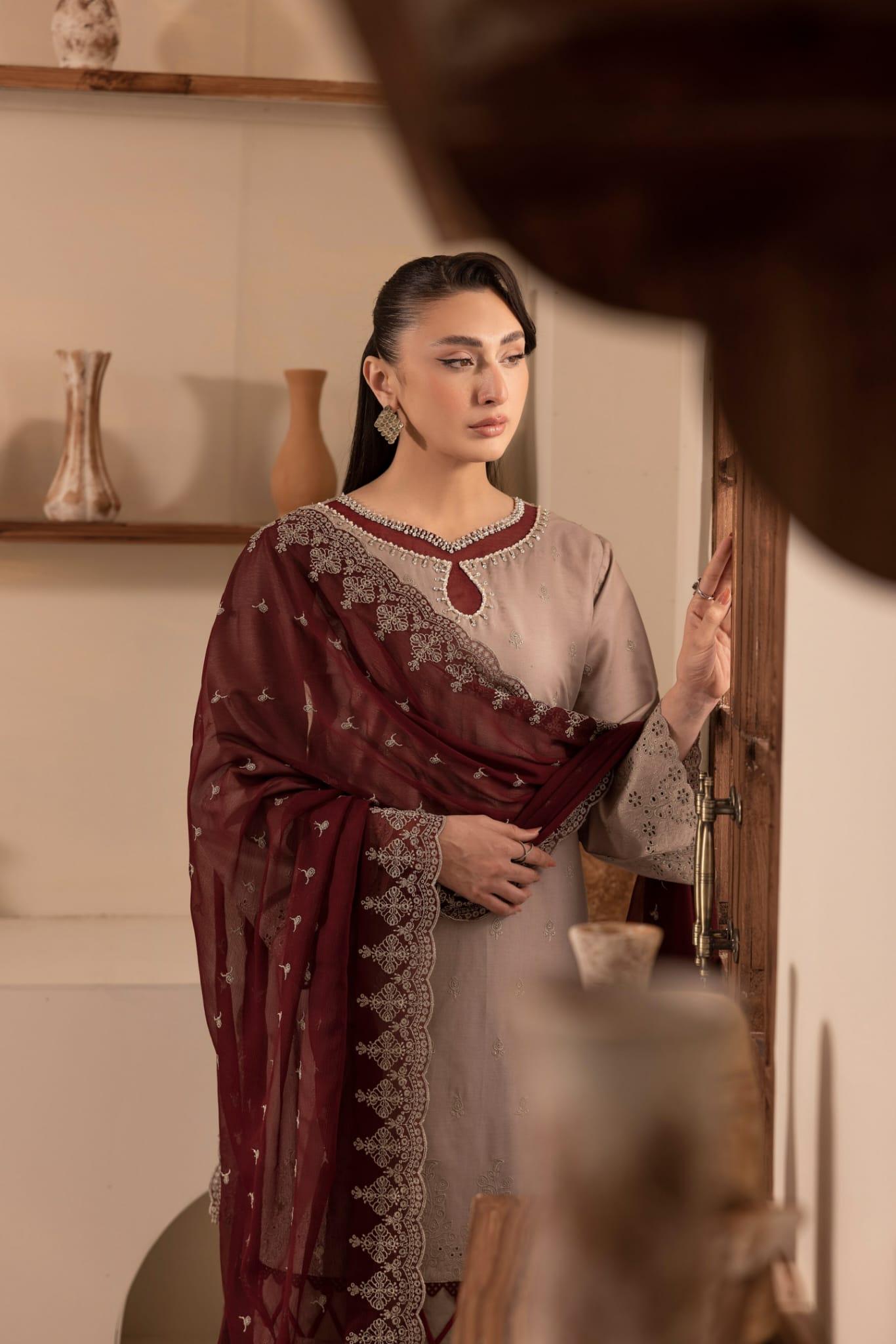 Embroidered Pakistani Salwar Kameez: Digital Print Lawn Suit